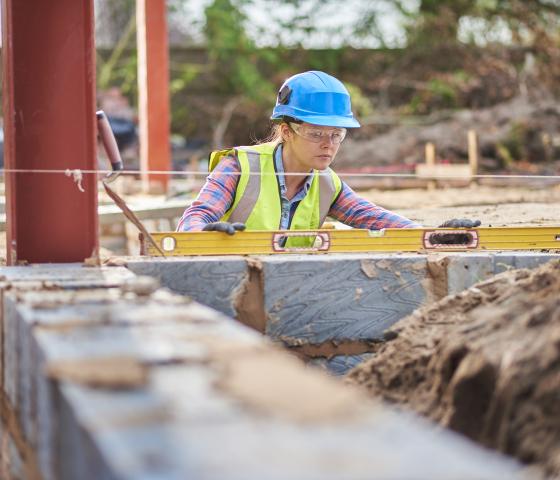 Decorative image - Worker laying bricks (IStock)